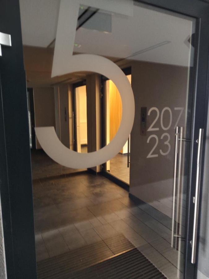 Appartamento Uroczy Apartament Z Miejscem Na Auto W Garazu Varsavia Esterno foto